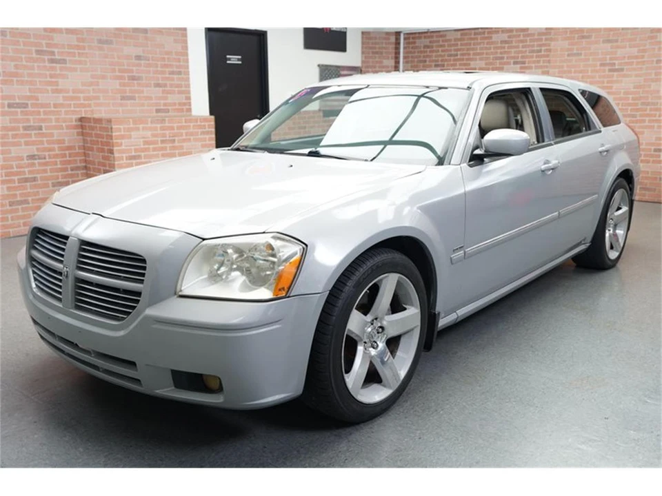 2005 Dodge Magnum 2nd Gen Wagon - Image 3 of 31