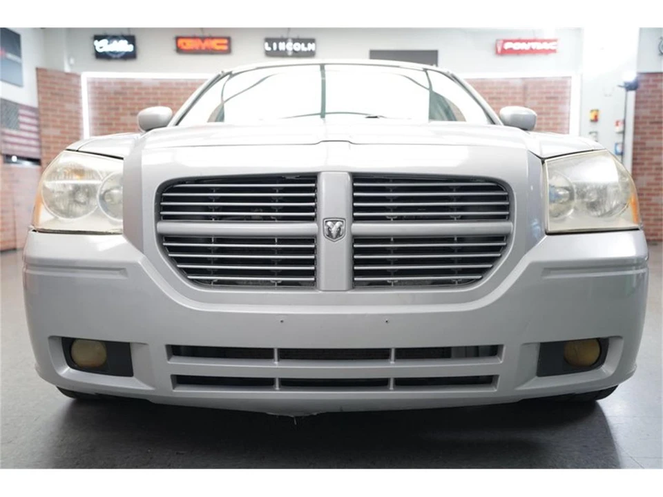 2005 Dodge Magnum 2nd Gen Wagon - Image 13 of 31