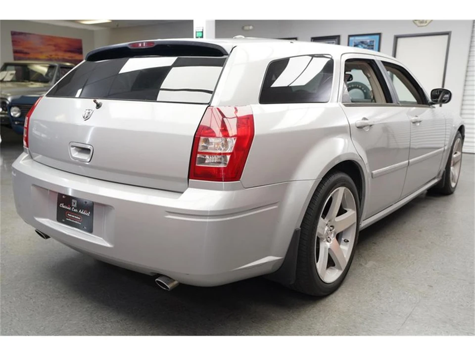 2005 Dodge Magnum 2nd Gen Wagon - Image 8 of 31