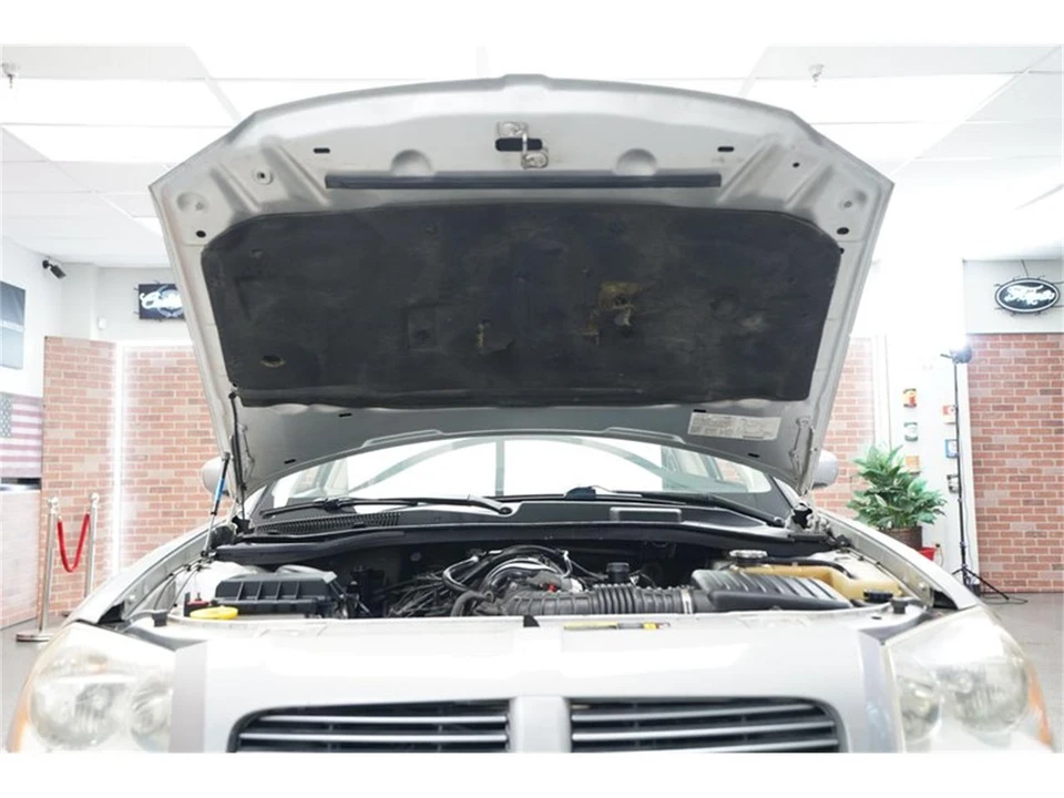 2005 Dodge Magnum 2nd Gen Wagon - Image 14 of 31