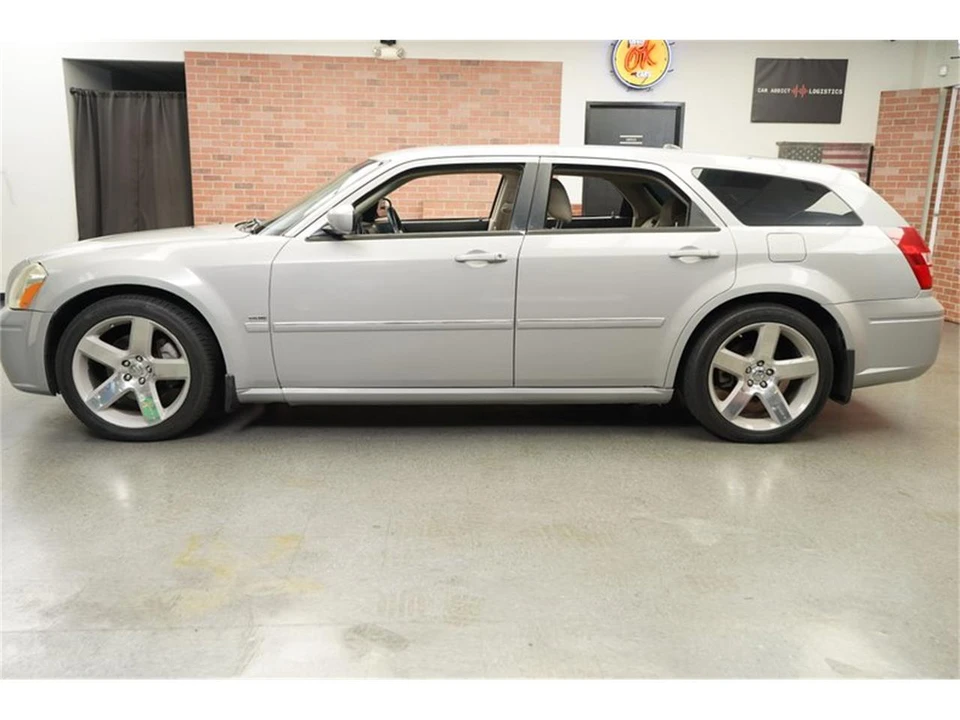 2005 Dodge Magnum 2nd Gen Wagon - Image 5 of 31