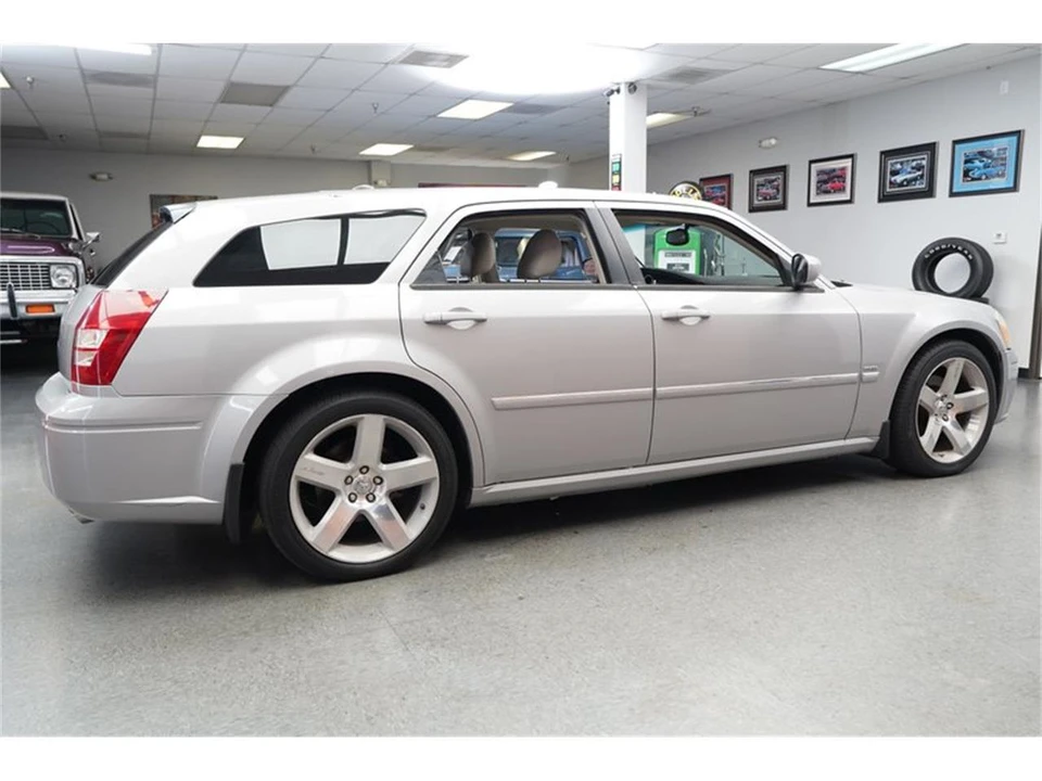 2005 Dodge Magnum 2nd Gen Wagon - Image 10 of 31