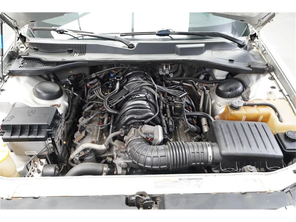 2005 Dodge Magnum 2nd Gen Wagon - Image 15 of 31