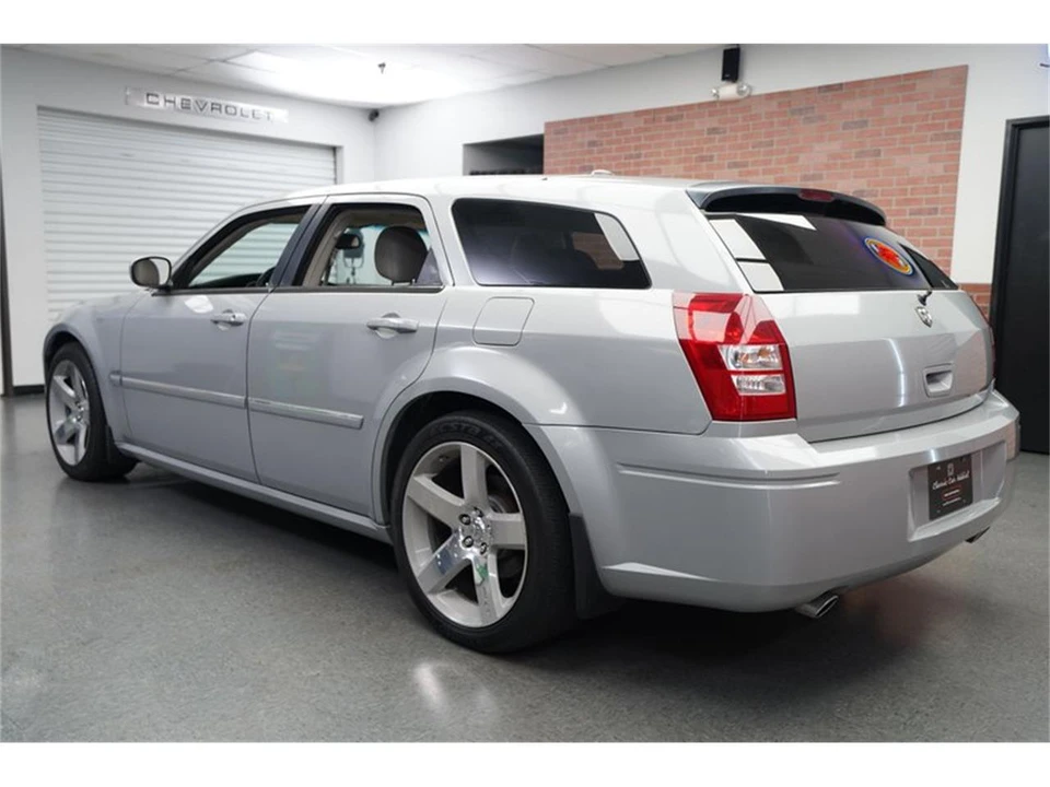 2005 Dodge Magnum 2nd Gen Wagon - Image 6 of 31