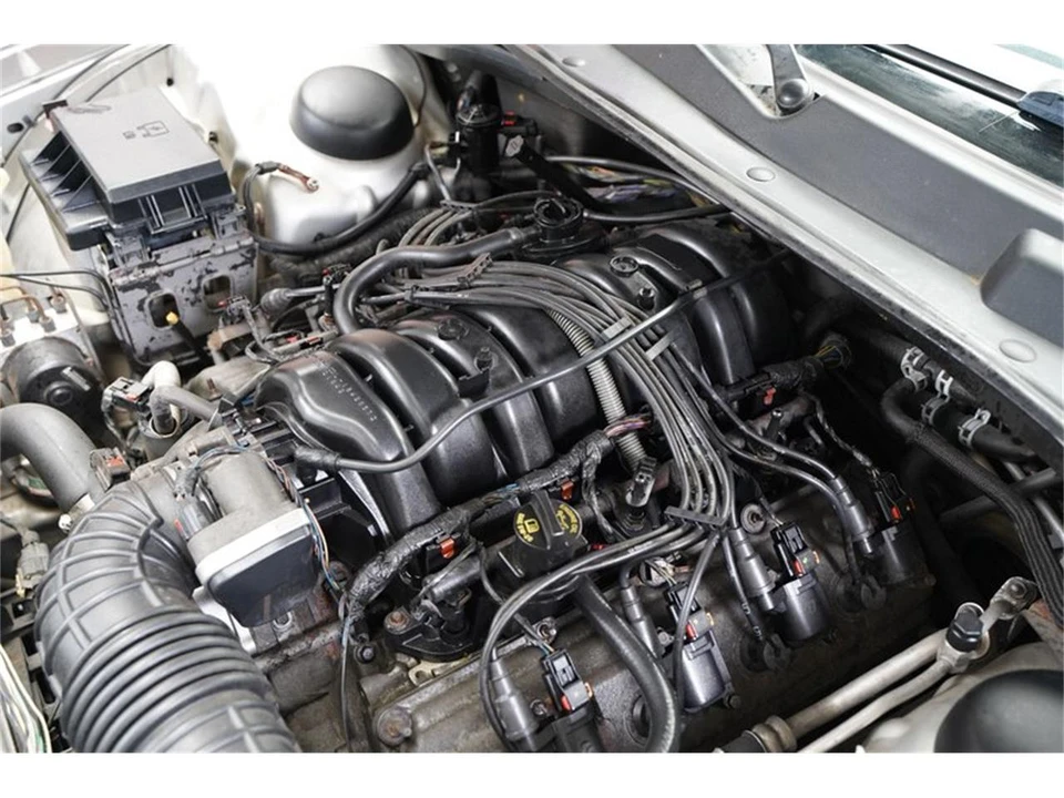2005 Dodge Magnum 2nd Gen Wagon - Image 16 of 31