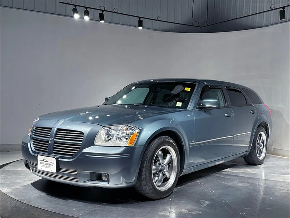 2005 Dodge Magnum 2nd Gen Wagon - Image 2 of 31