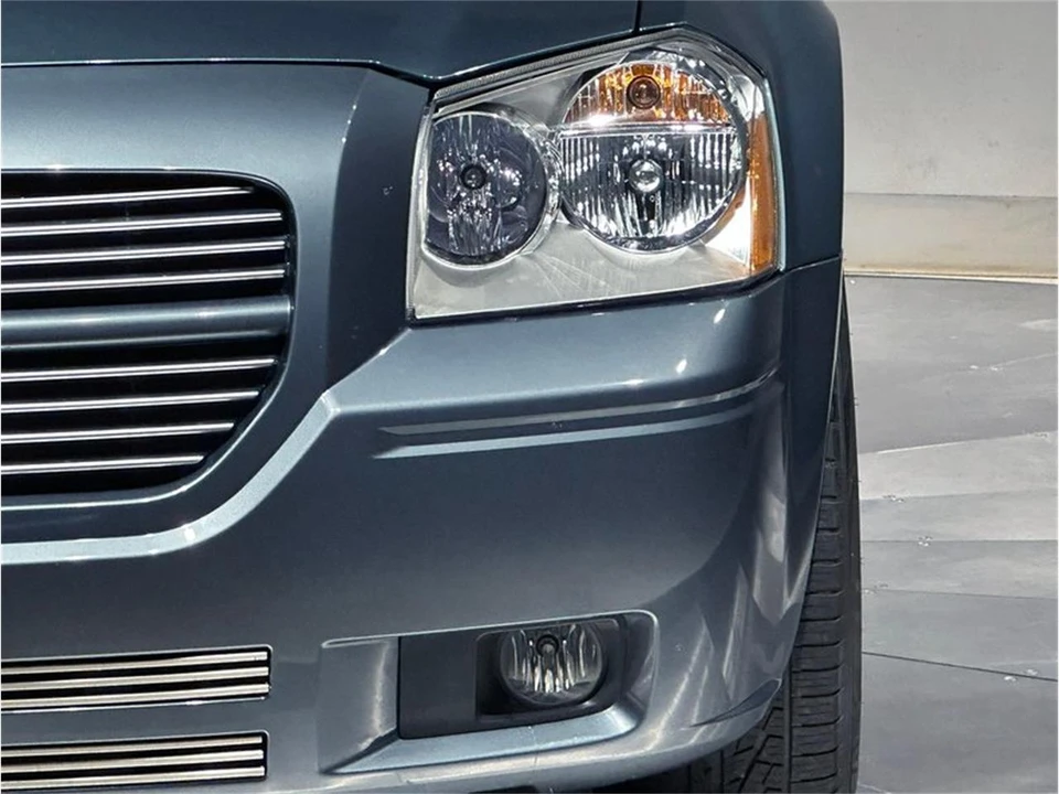 2005 Dodge Magnum 2nd Gen Wagon - Image 4 of 31