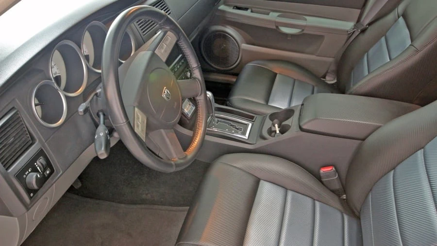 2005 Dodge Magnum 2nd Gen Wagon - Image 2 of 4