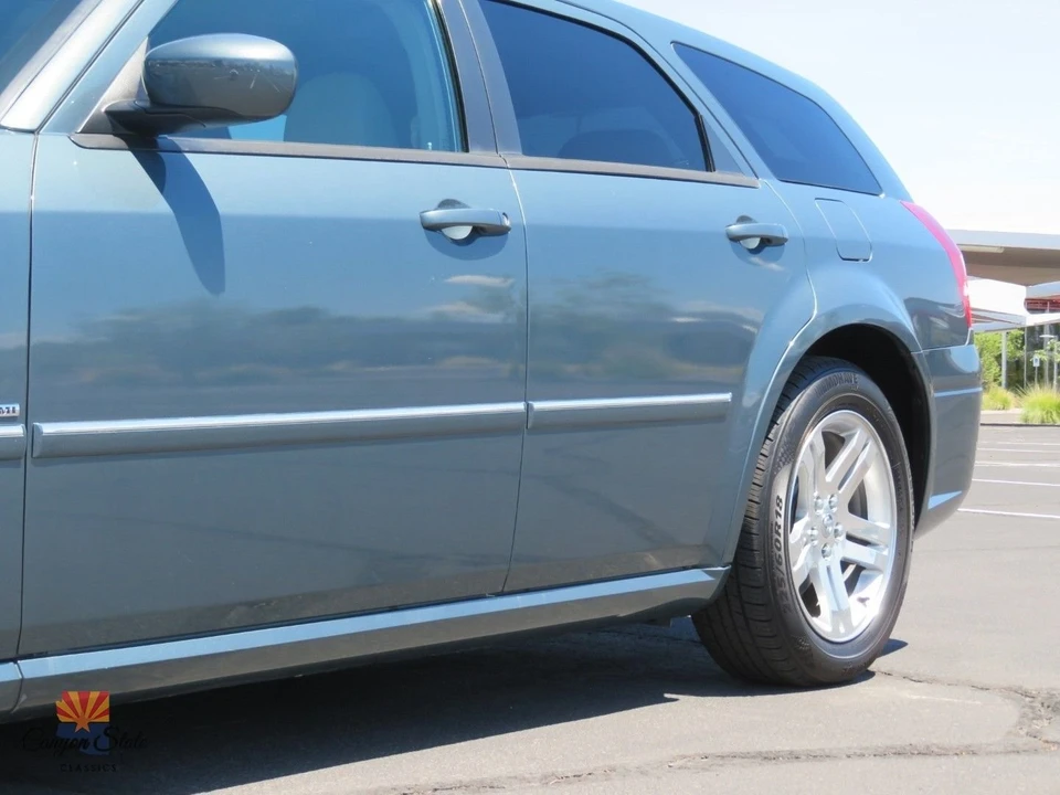 2005 Dodge Magnum 2nd Gen Wagon - Image 24 of 31