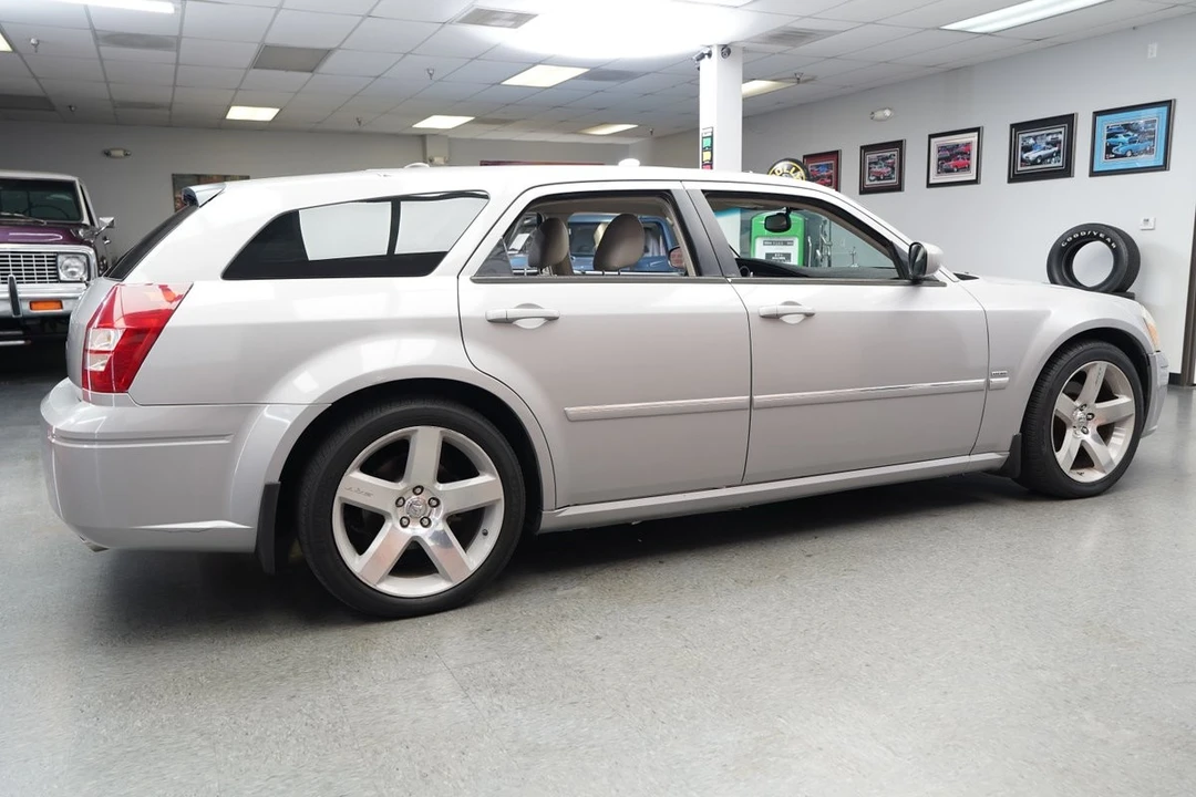 2005 Dodge Magnum 2nd Gen Wagon - Image 10 of 31