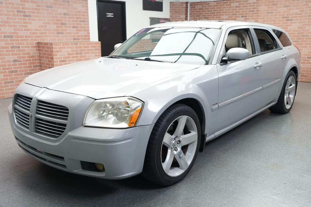 2005 Dodge Magnum 2nd Gen Wagon - Image 3 of 31