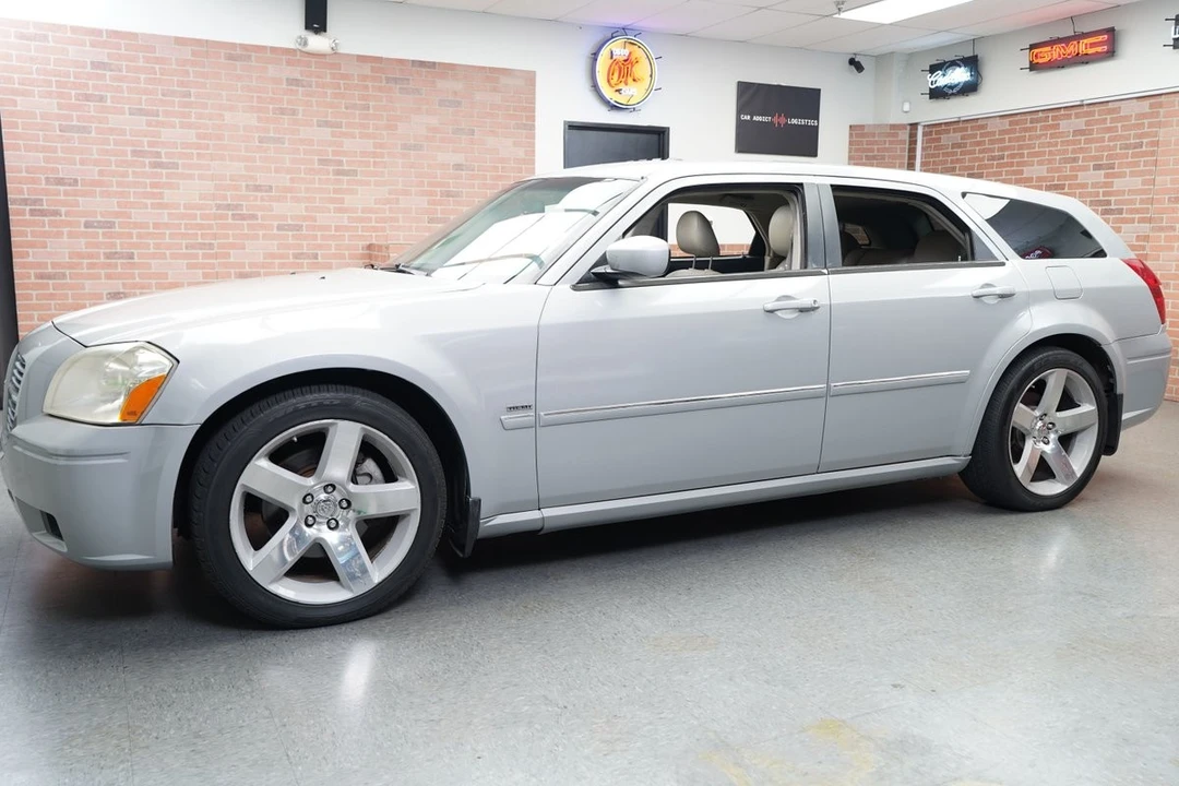 2005 Dodge Magnum 2nd Gen Wagon - Image 4 of 31