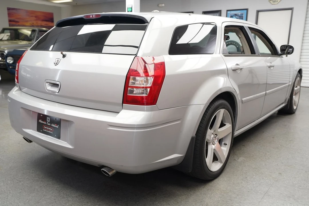 2005 Dodge Magnum 2nd Gen Wagon - Image 8 of 31