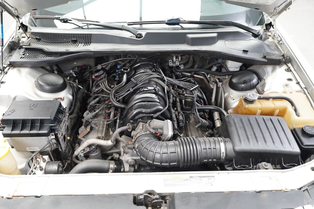2005 Dodge Magnum 2nd Gen Wagon - Image 15 of 31