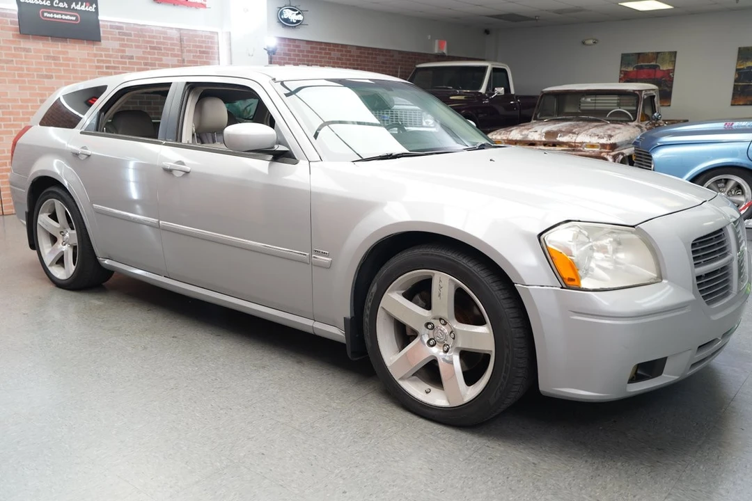 2005 Dodge Magnum 2nd Gen Wagon - Image 11 of 31