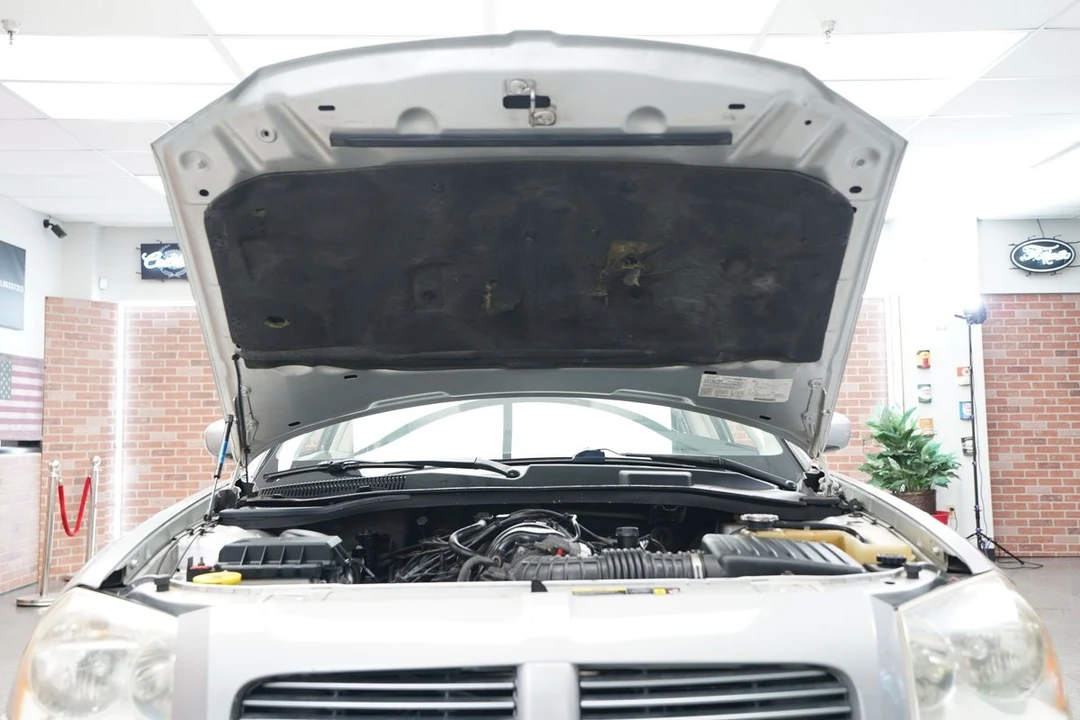2005 Dodge Magnum 2nd Gen Wagon - Image 14 of 31