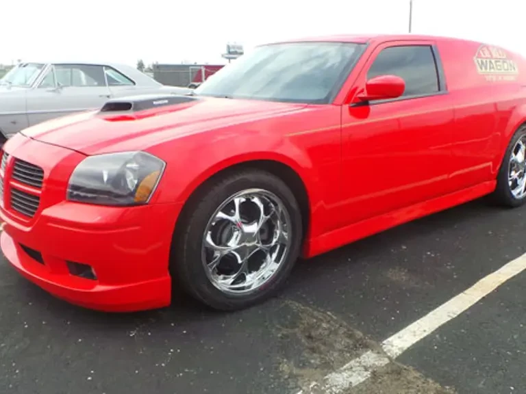 2005 Dodge Magnum 2nd Gen Wagon - Image 2 of 2