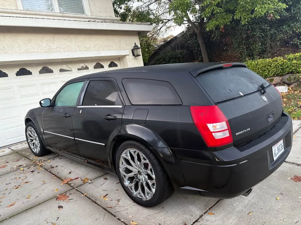 2005 Dodge Magnum 2nd Gen Wagon - Image 2 of 4