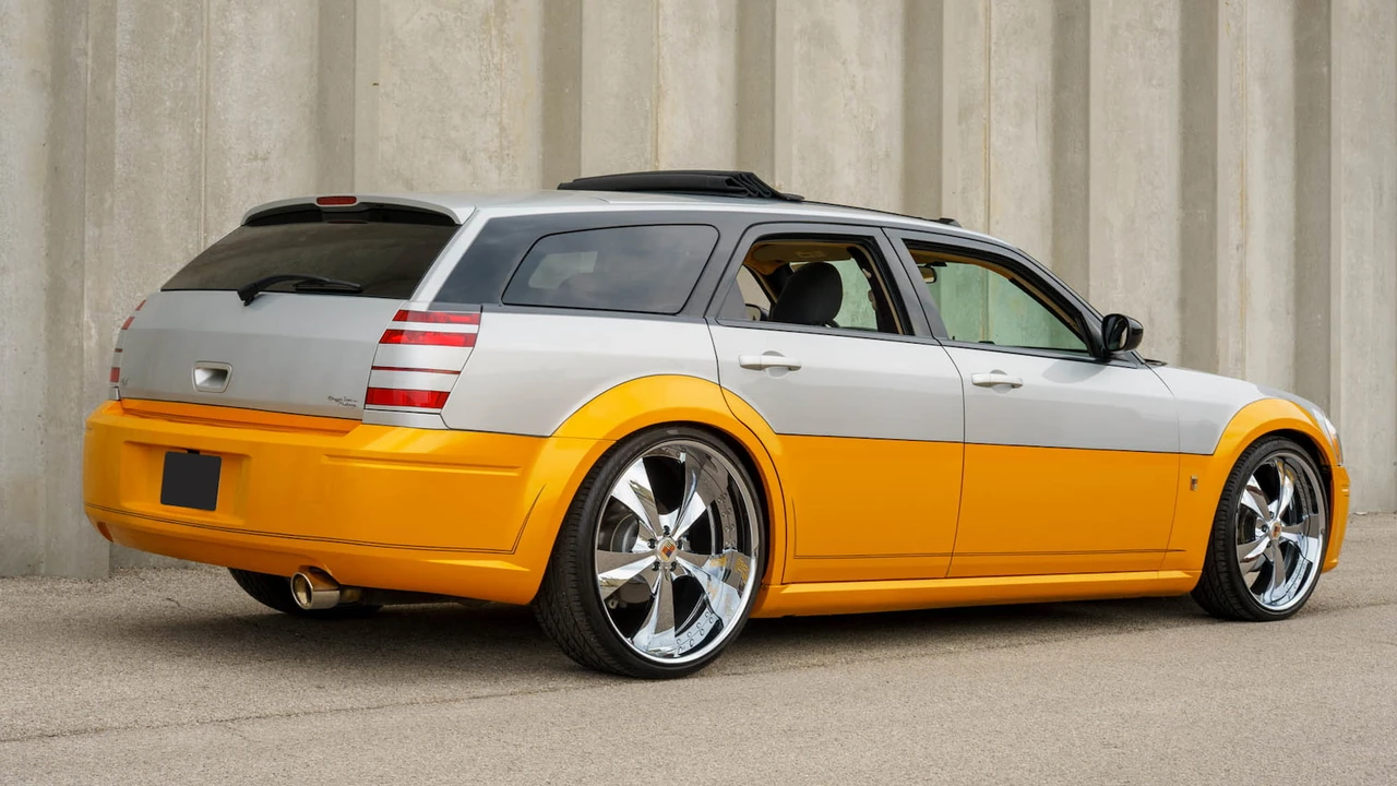 2005 Dodge Magnum 2nd Gen Wagon - Image 3 of 22