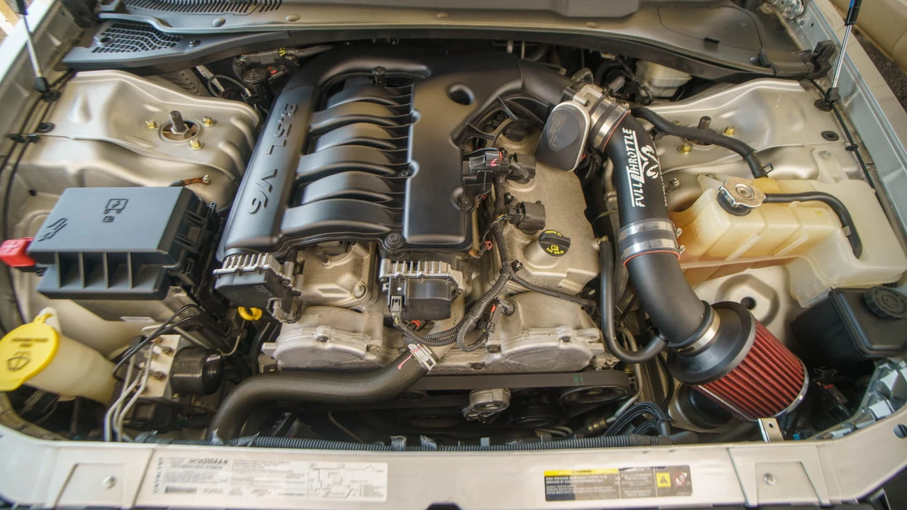 2005 Dodge Magnum 2nd Gen Wagon - Image 6 of 22
