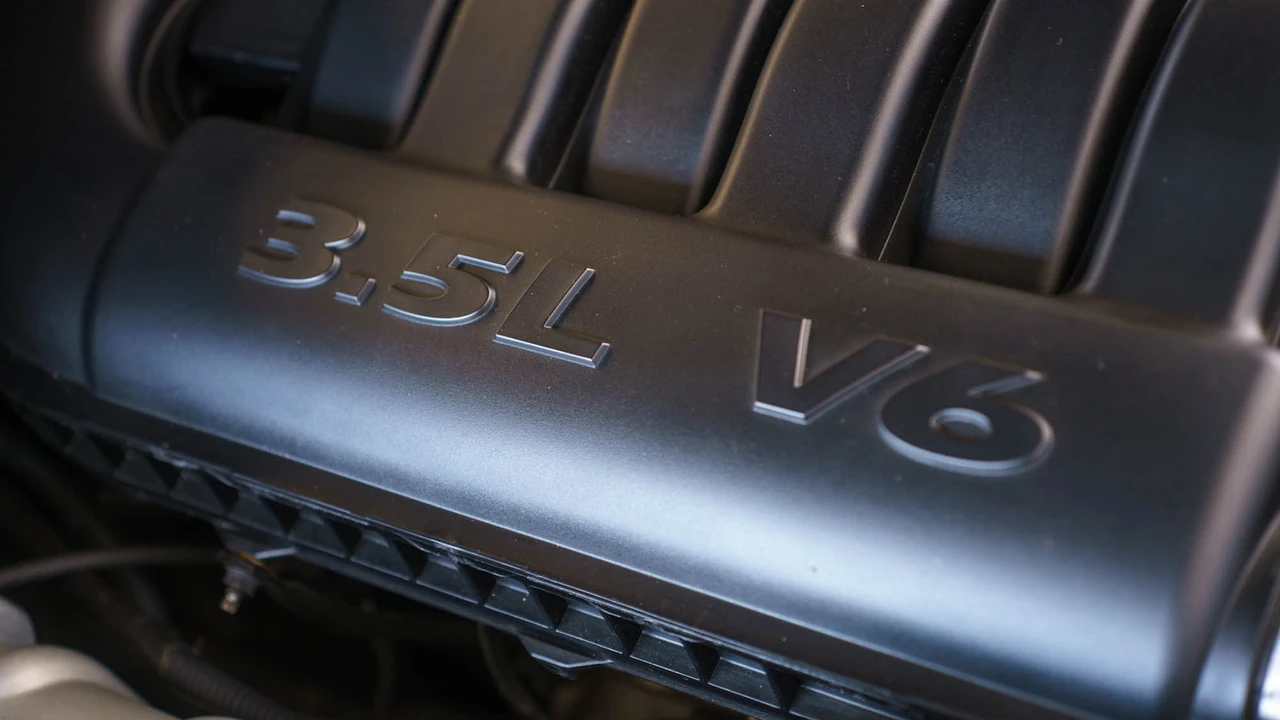 2005 Dodge Magnum 2nd Gen Wagon - Image 15 of 22