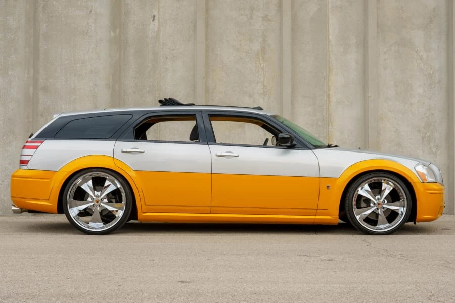 2005 Dodge Magnum 2nd Gen Wagon - Image 2 of 24