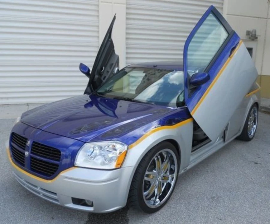 2005 Dodge Magnum 2nd Gen Wagon - Image 3 of 8