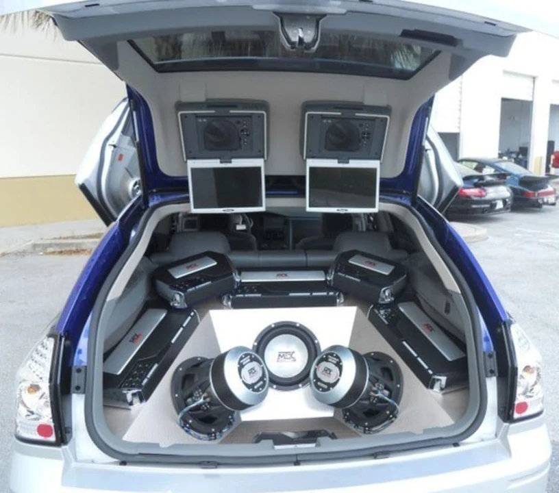 2005 Dodge Magnum 2nd Gen Wagon - Image 4 of 8