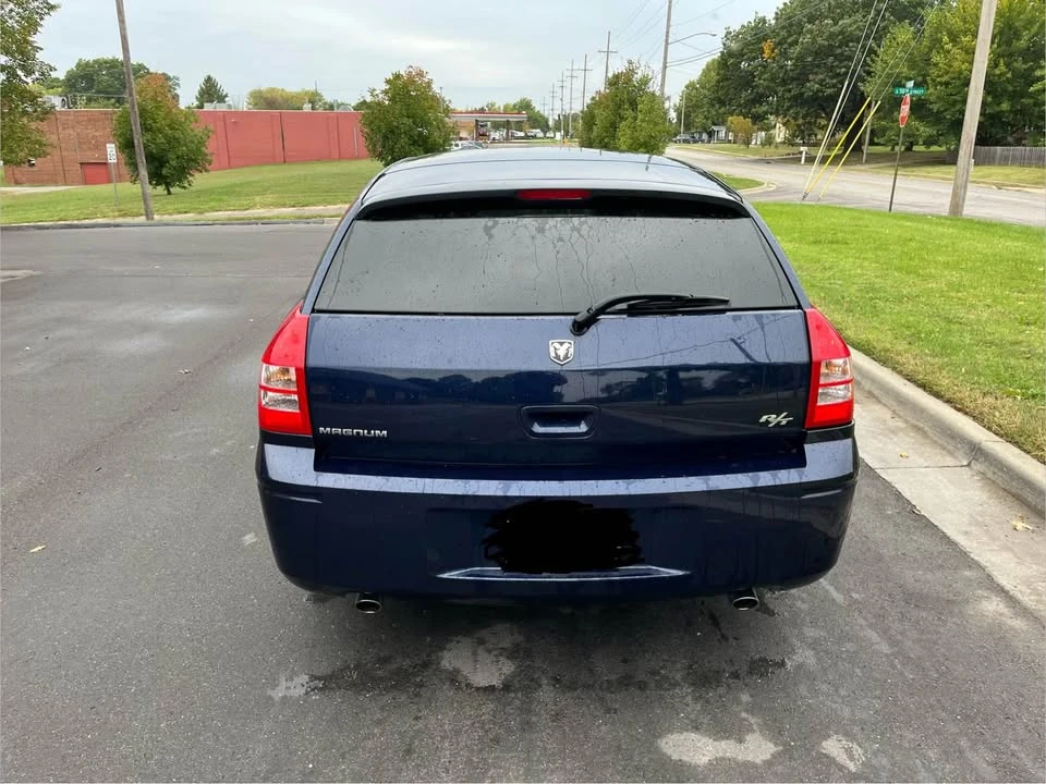 2005 Dodge Magnum 2nd Gen Wagon - Image 3 of 10