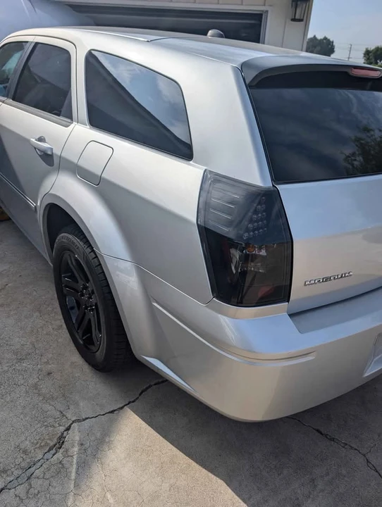 2005 Dodge Magnum 2nd Gen Wagon - Image 6 of 9