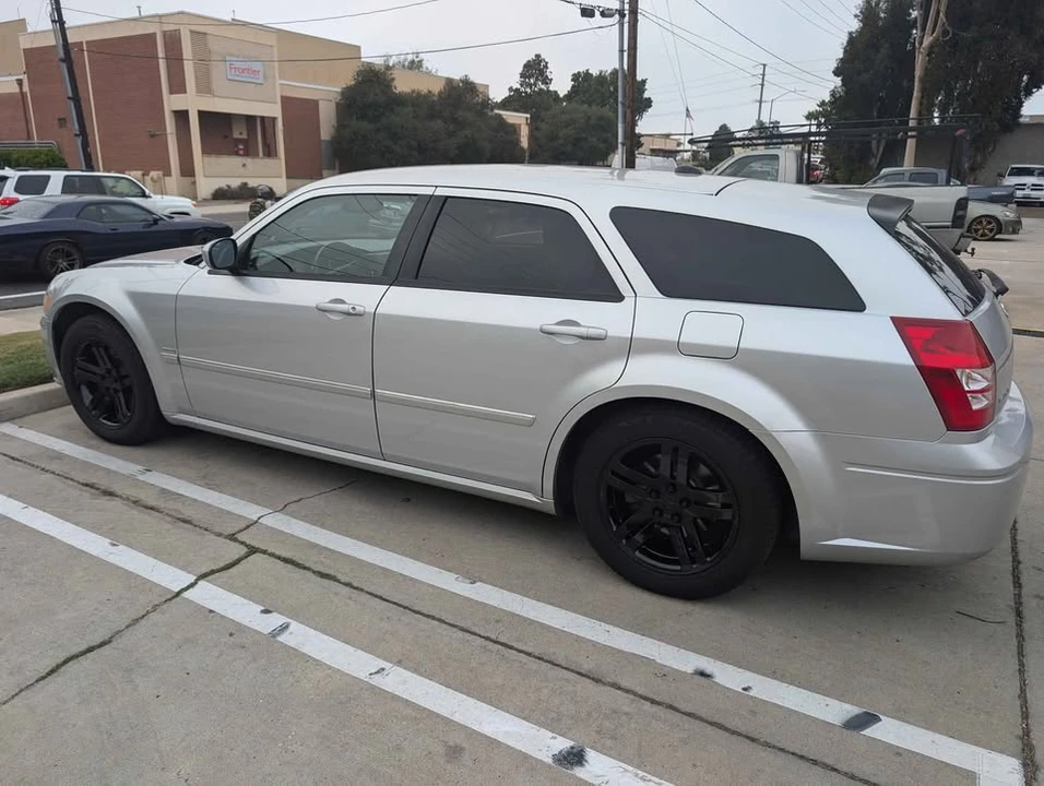 2005 Dodge Magnum 2nd Gen Wagon - Image 9 of 9