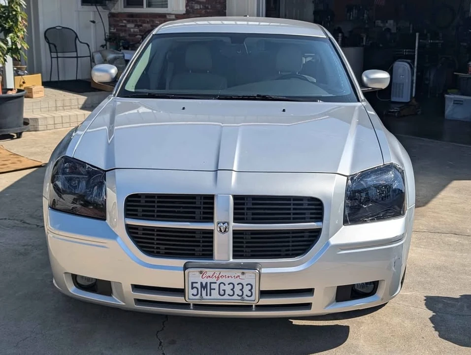 2005 Dodge Magnum 2nd Gen Wagon - Image 4 of 9
