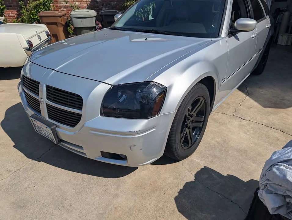2005 Dodge Magnum 2nd Gen Wagon - Image 3 of 9