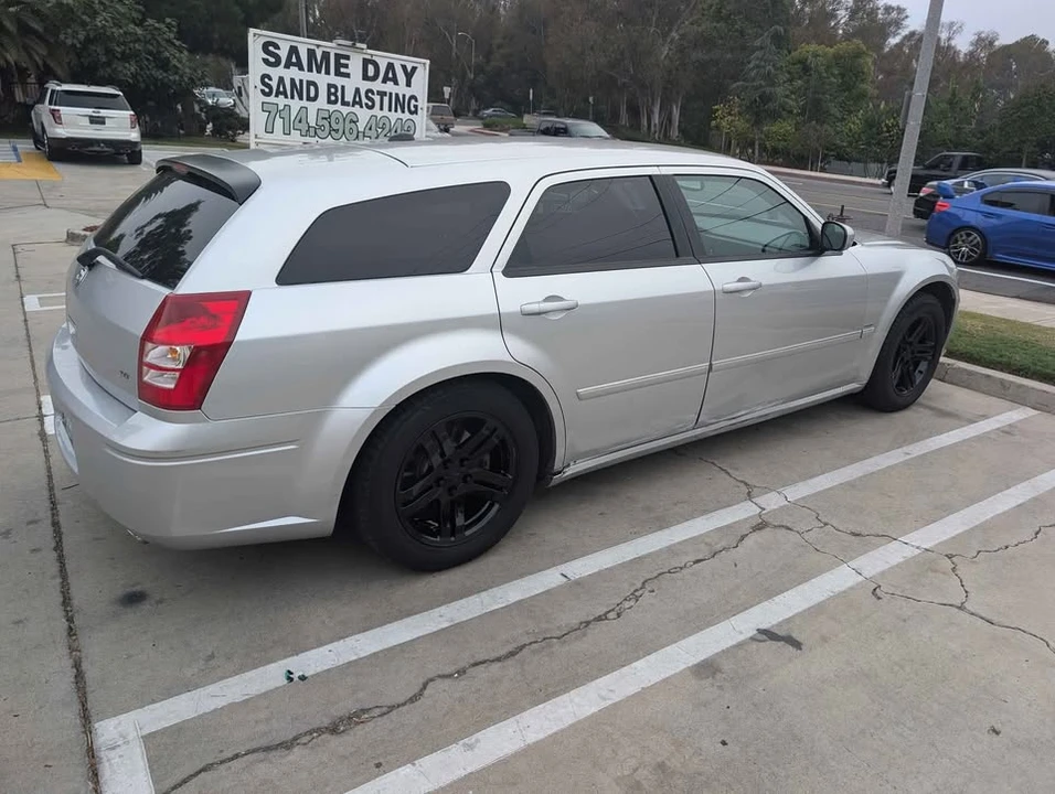 2005 Dodge Magnum 2nd Gen Wagon - Image 8 of 9