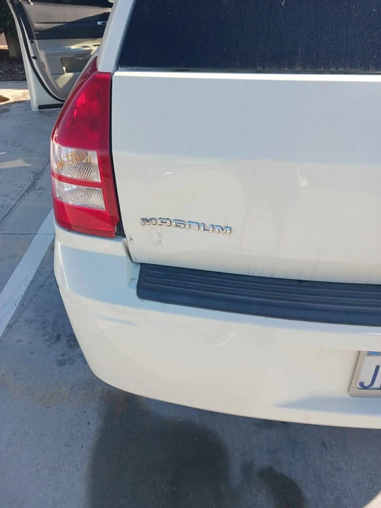 2005 Dodge Magnum 2nd Gen Wagon - Image 8 of 10