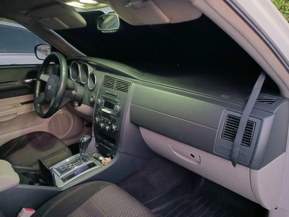 2005 Dodge Magnum 2nd Gen Wagon - Image 7 of 10