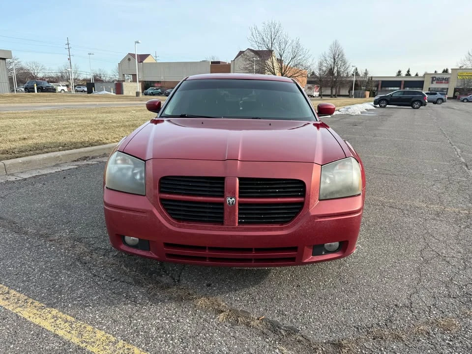 2005 Dodge Magnum 2nd Gen Wagon - Image 2 of 9