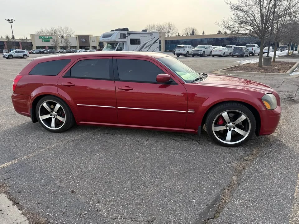 2005 Dodge Magnum 2nd Gen Wagon - Image 3 of 9