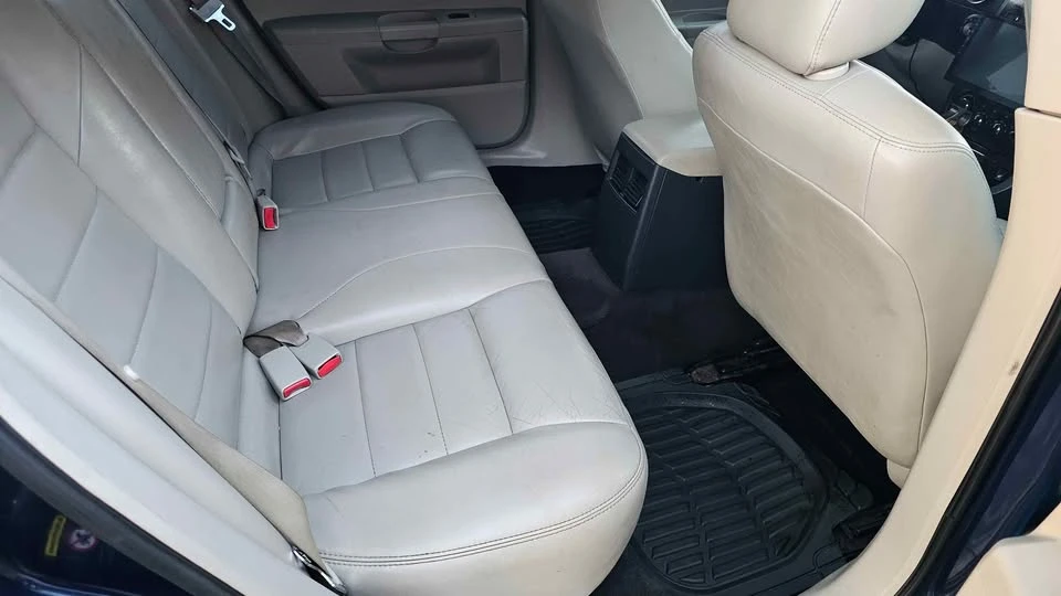 2005 Dodge Magnum 2nd Gen Wagon - Image 7 of 10