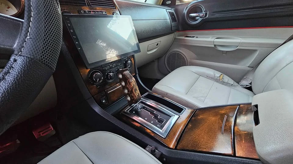 2005 Dodge Magnum 2nd Gen Wagon - Image 8 of 10