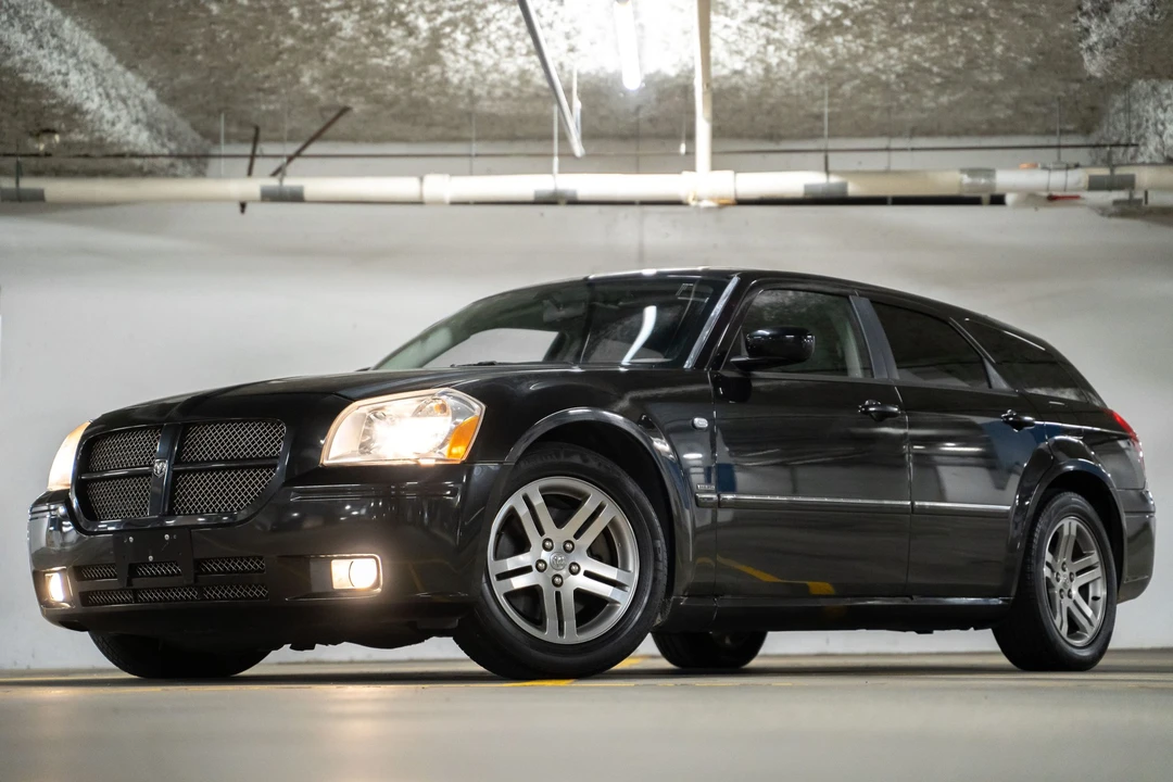 2005 Dodge Magnum 2nd Gen Wagon - Image 2 of 31