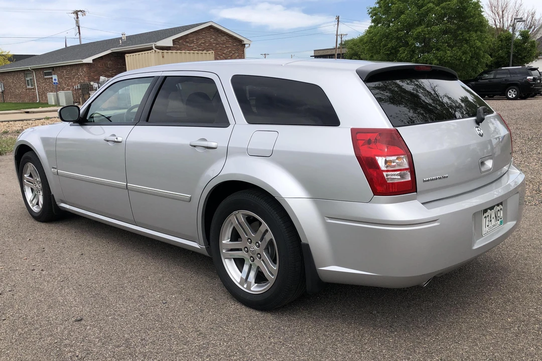 2005 Dodge Magnum 2nd Gen Wagon - Image 4 of 19