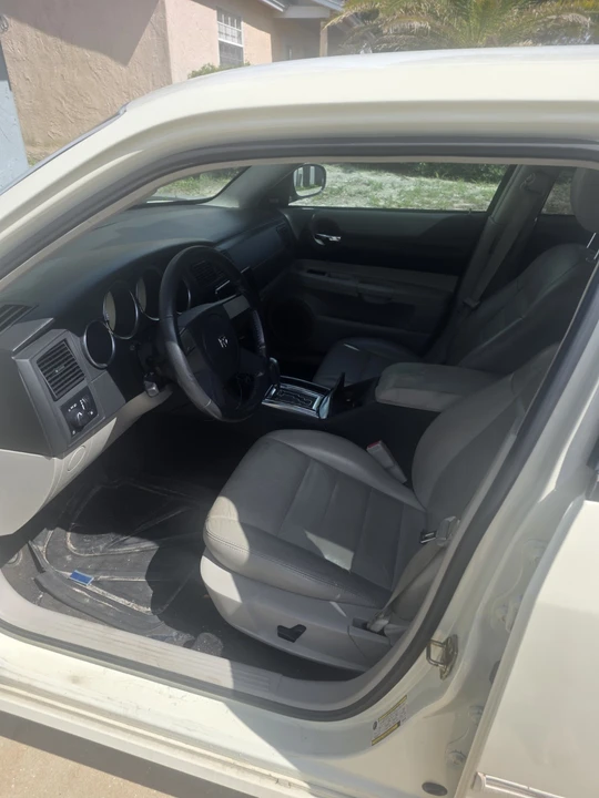 2005 Dodge Magnum 2nd Gen Wagon - Image 4 of 5
