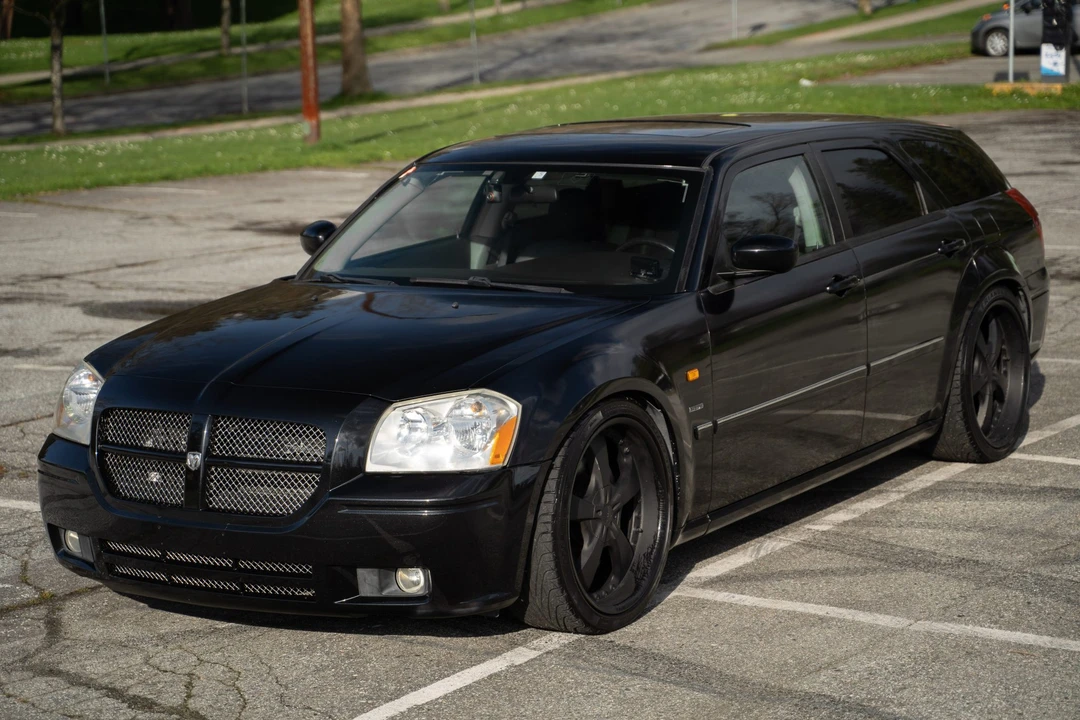 2005 Dodge Magnum 2nd Gen Wagon - Image 2 of 31