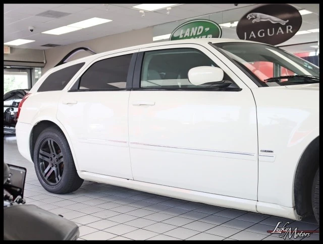 2005 Dodge Magnum 2nd Gen Wagon - Image 3 of 12