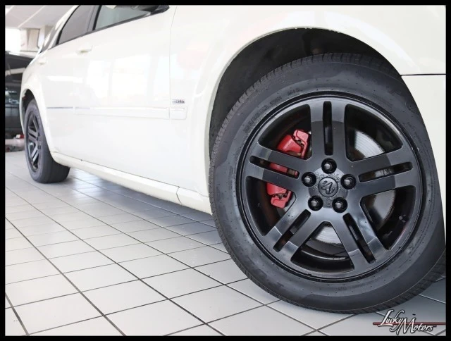 2005 Dodge Magnum 2nd Gen Wagon - Image 4 of 12