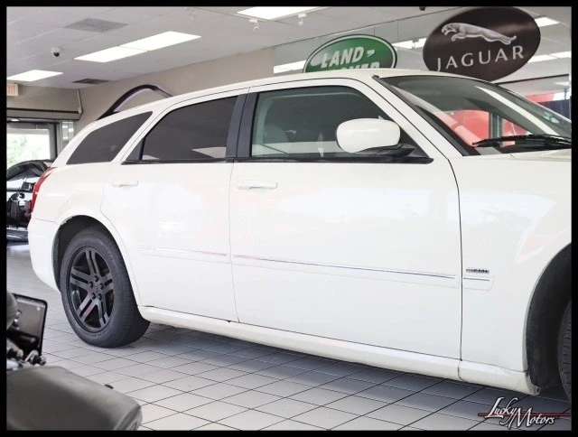 2005 Dodge Magnum 2nd Gen Wagon - Image 3 of 12