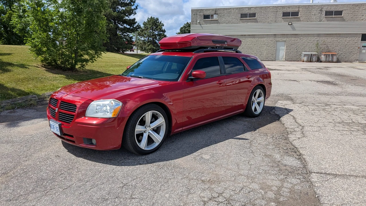 2005 Dodge Magnum 2nd Gen Wagon - Image 2 of 31