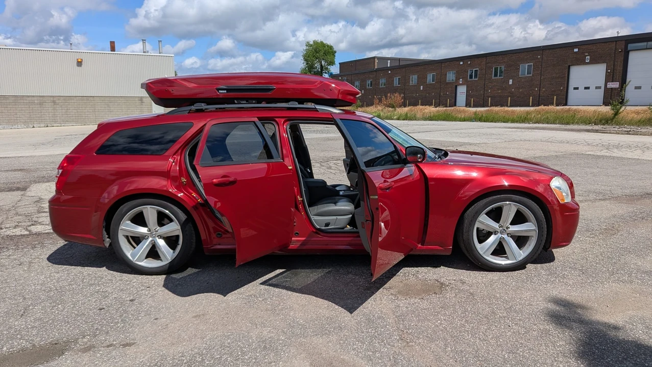 2005 Dodge Magnum 2nd Gen Wagon - Image 28 of 31