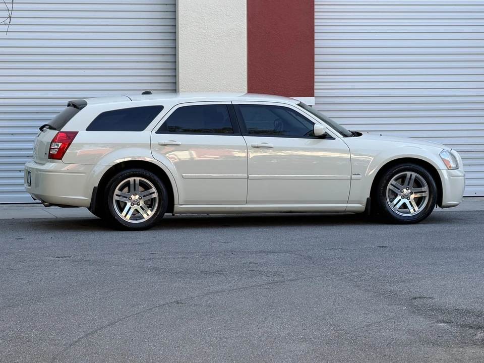 2005 Dodge Magnum 2nd Gen Wagon - Image 14 of 31